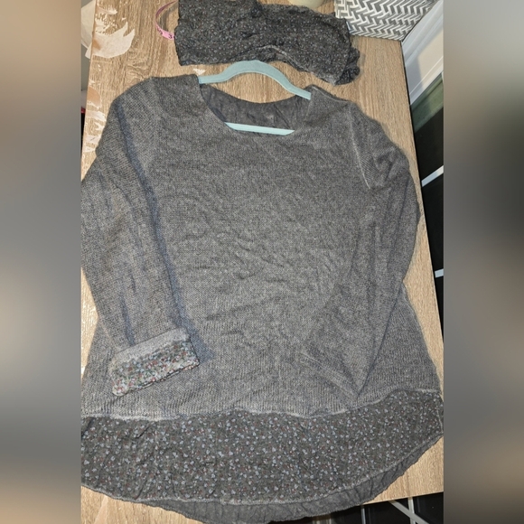 Made in Italy Layered Top Sweater with Scarf Charcoal Gray with Floral Women's M - Picture 2 of 9